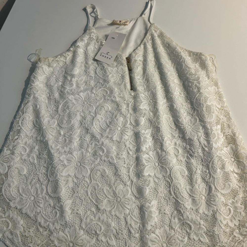 Elegant White Lace Women’s Top - Picture 4 of 5